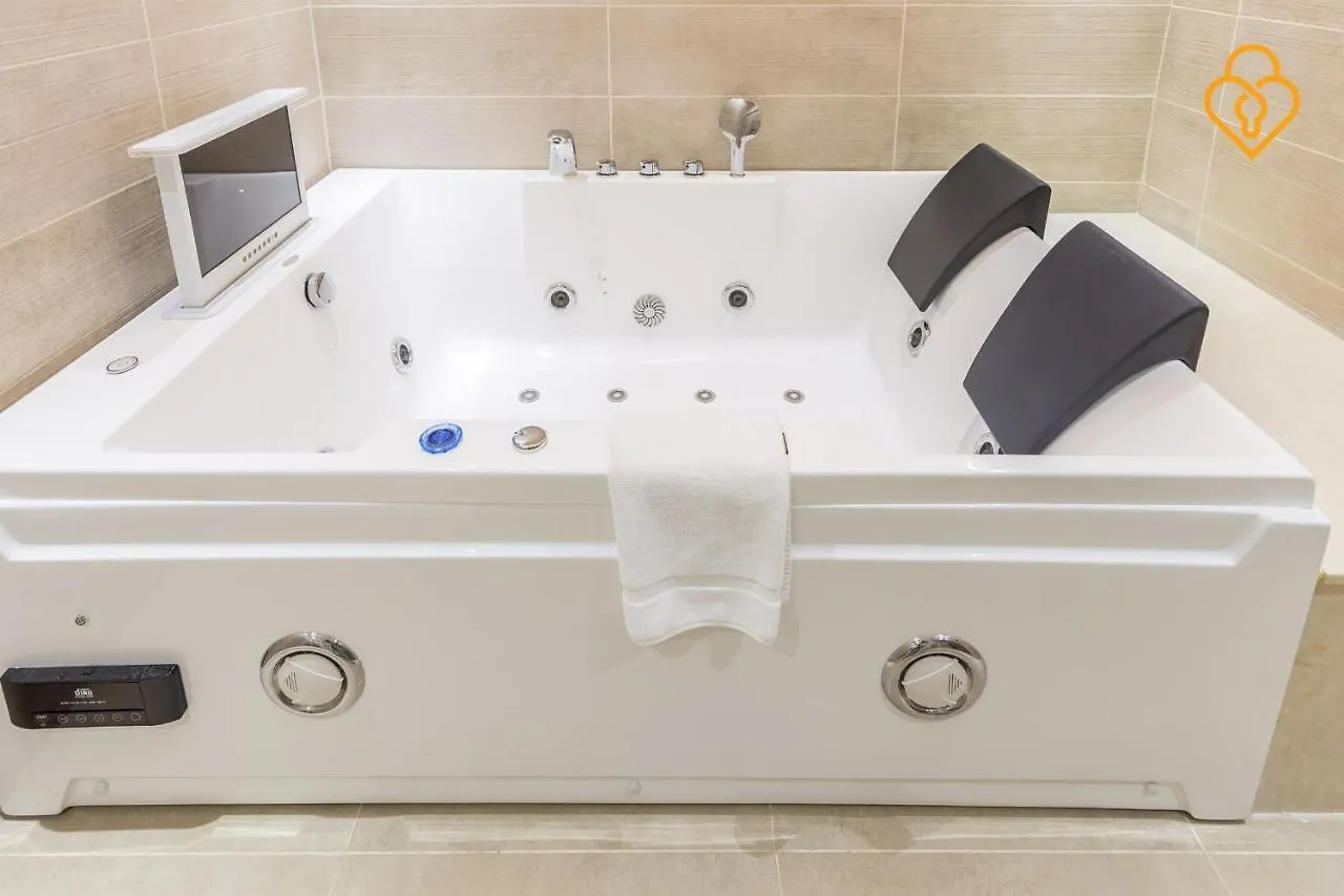 Keysplease Luxury 3 B/R Fountain View Apt, Downtown Dubai